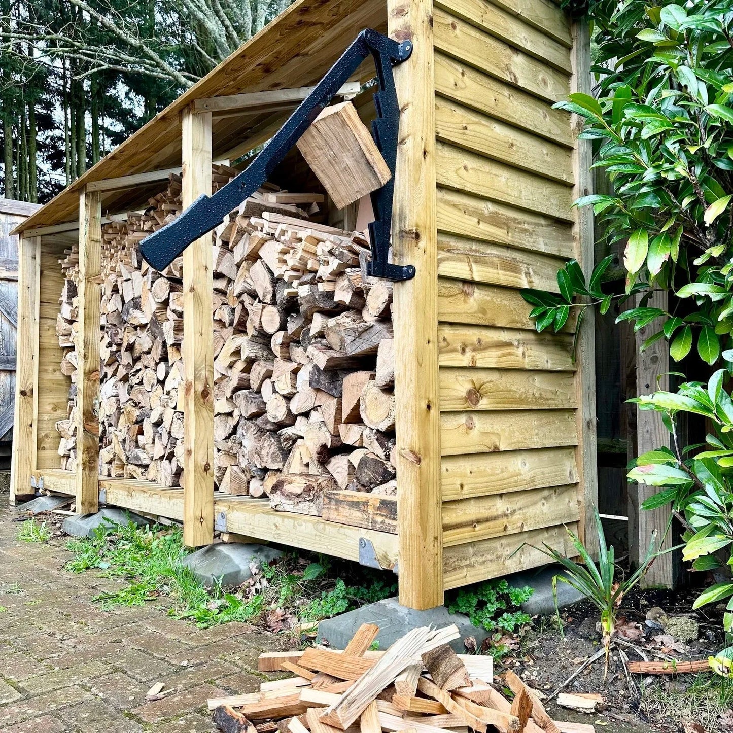 LogMaster™ Wall-Mounted Log Splitter