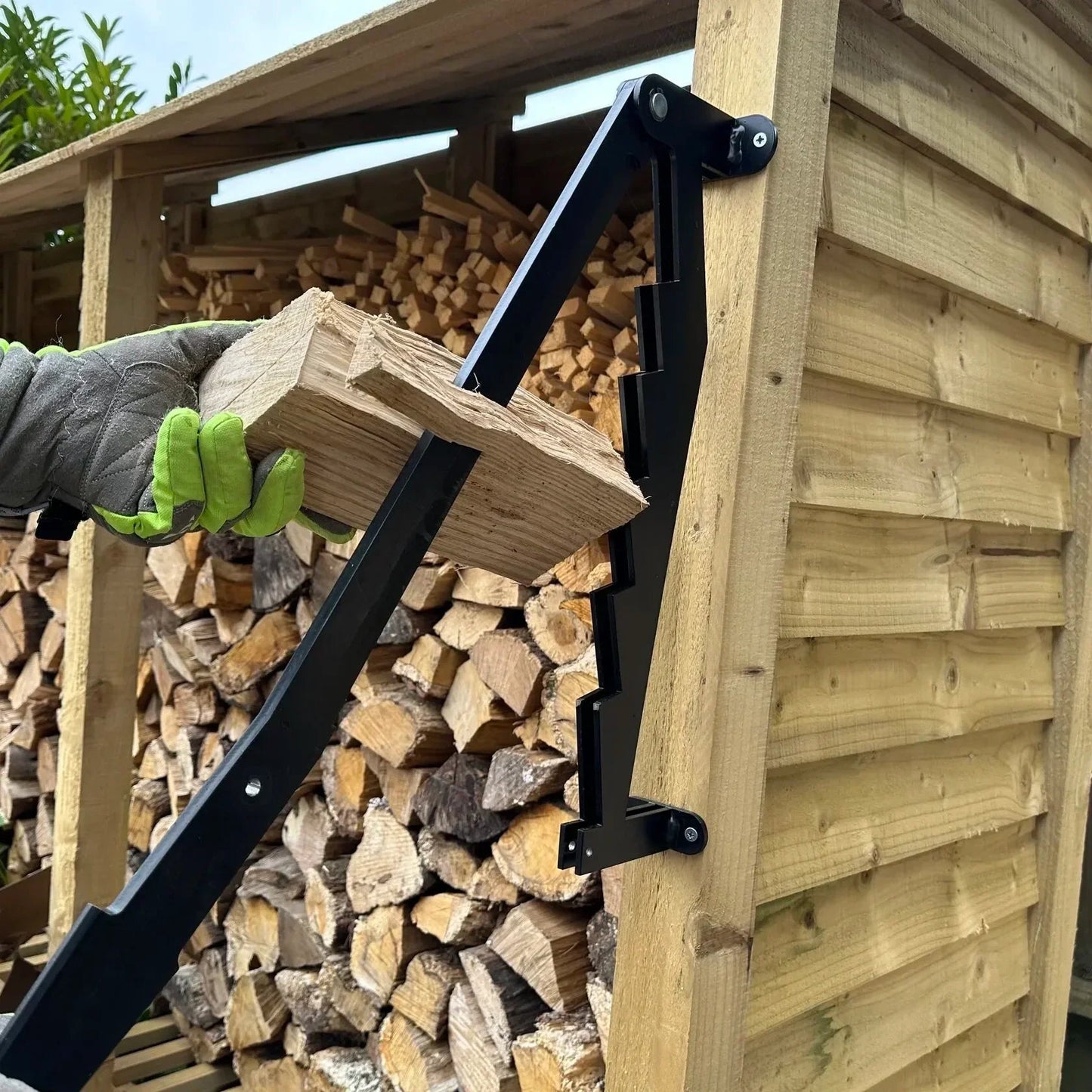 LogMaster™ Wall-Mounted Log Splitter