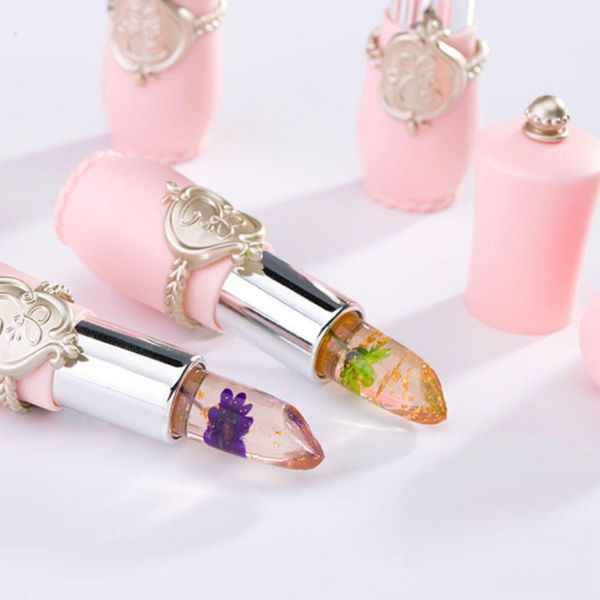 Moisturizing lip balm for instantly soft lips