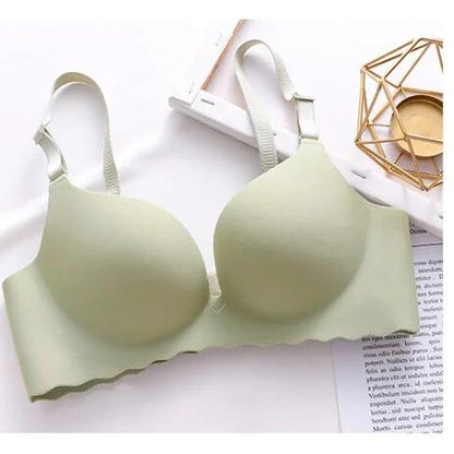 Lifting bra for a discreet, natural curve