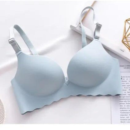 Lifting bra for a discreet, natural curve